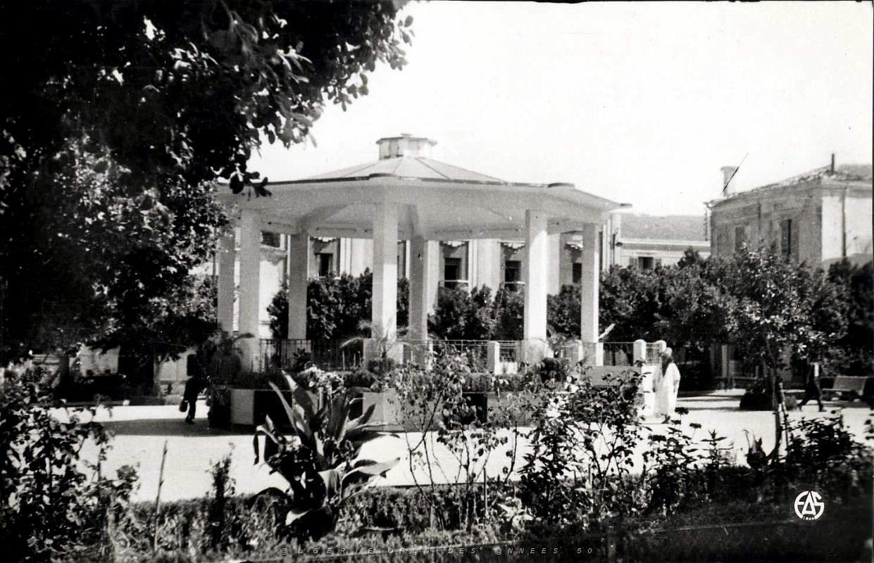 Relizane 505- Place de la Mairie COLLECTION DES AMIS DE ND DE SANTA CRUZ.jpg